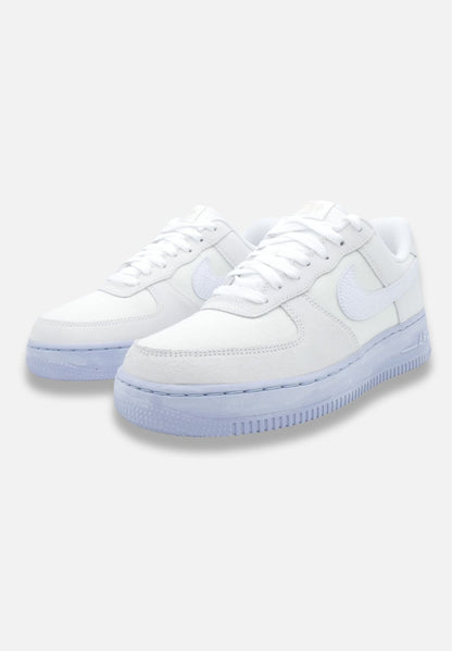 AIR FORCE 1 07 LV8 EMB - Sneaker low - weiß