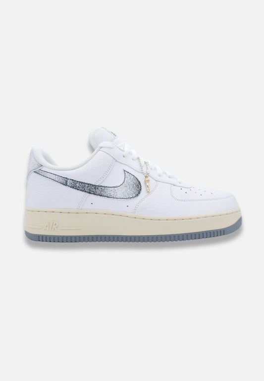 AIR FORCE 1 ´07 LX - Sneaker low - weiß