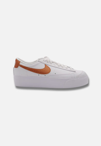 W BLAZER LOW PLATFORM ESS - Sneaker low - weiß