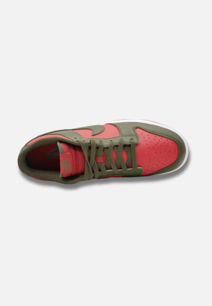 DUNK LOW RETRO BTTYS - Sneaker low - rot